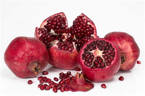  「Lost Pomegranate Seeds」：  青春の迷い、愛と友情を巡るイランの物語